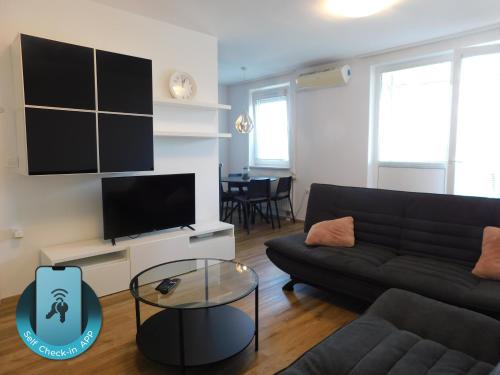 Ljubljana Apartment | Elegant Apartment Poklukarjeva Street