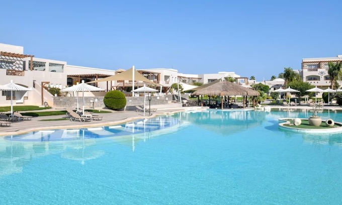 Al Mamsha El Seyahi Hotel | Elegant Balcony Room for Beach & Aqua Park Family Memories - with Swimming Pool