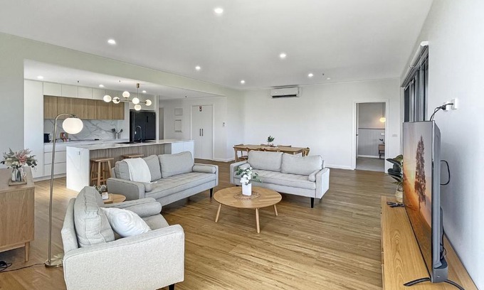 Batemans Bay Apartment | Elegant Batemans Bay Stay with Golf Course Views