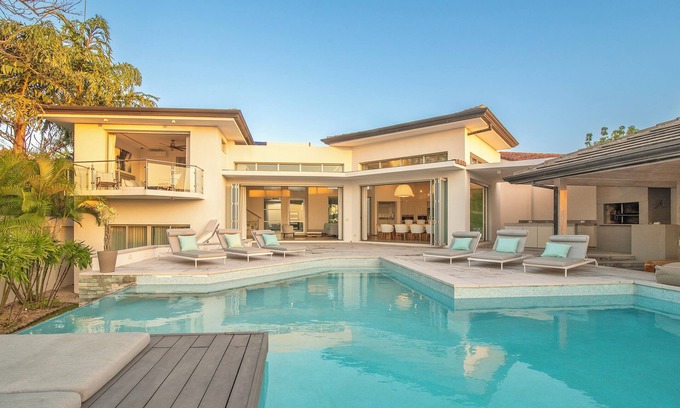 Playa Langosta Villa | Elegant Beachfront Villa w/private pool, gym, breakfast & Housekeeping