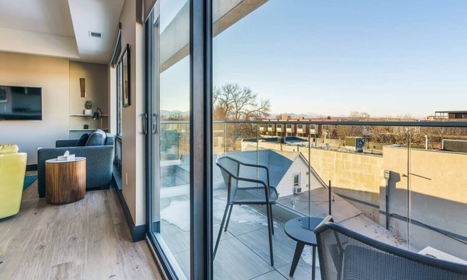 Berkeley Condo | Elegant & Bright Apt W/Balcony And Roof Top Patio