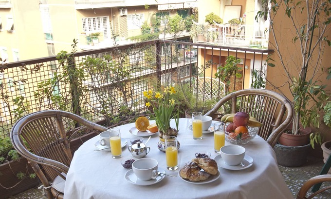 Universita Apartment | Elegant Bright Central 120 m2 Close to Metro, WiFi, Lift