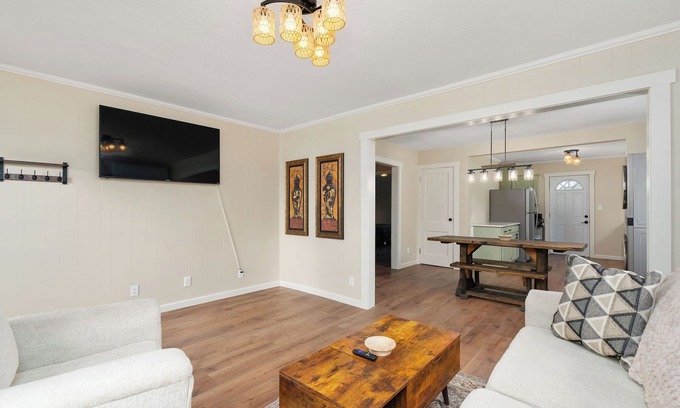 Kingsport Apartment | Elegant & Central ~ Queen Beds ~ Private Yard