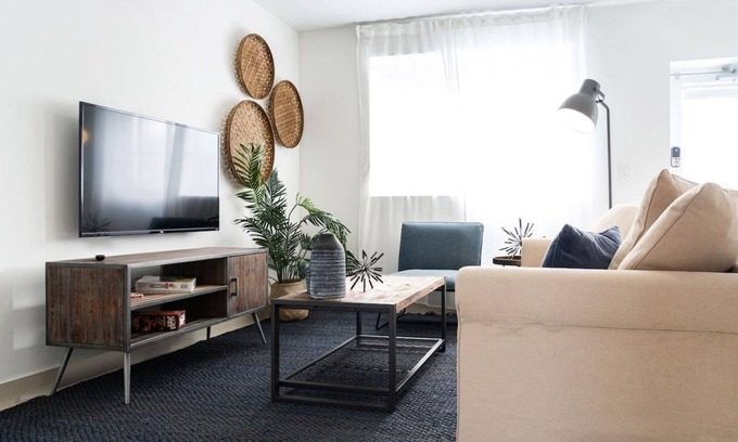South Pointe Apartment | Elegant, Cozy 1bd Suite on Ocean Drive | Miami Beach