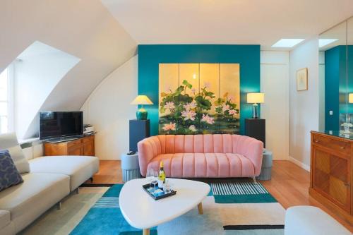 Quartier de la Place-Vendome Apartment | Elegant, Fashion center, with view