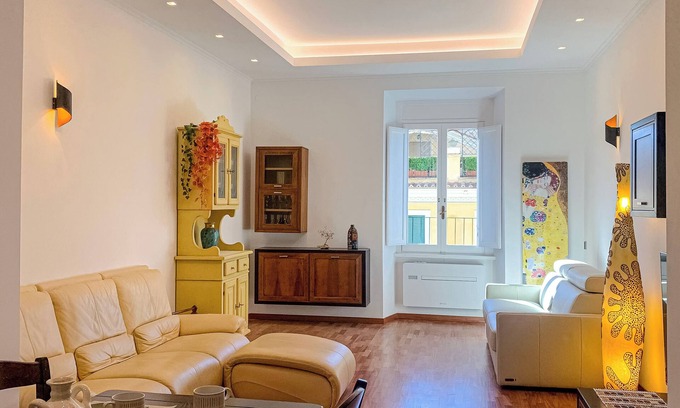 Monti Apartment | Elegant Flat in a prime location: 400mt from Colosseum - 120sqm