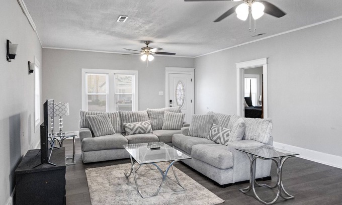 Florence House | Elegant Historic Home w/Modern Touch in Florence