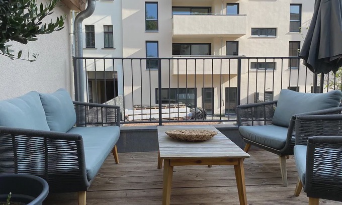 Zentrum-Nordwest House | Elegant Holiday Home "Arena Guest House" with Wi-Fi & Terrace