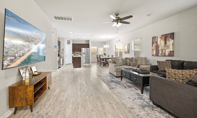 Round Rock Apartment | Elegant Home with Cozy Vibes