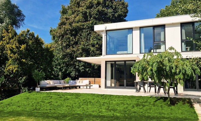Leidschenveen-Ypenburg House | Elegant Luxury Villa with Spacious Garden - Perfect for Families and Friends