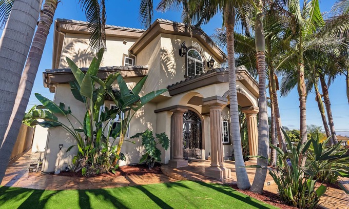San Diego House | Elegant Mansion near Downtown San Diego