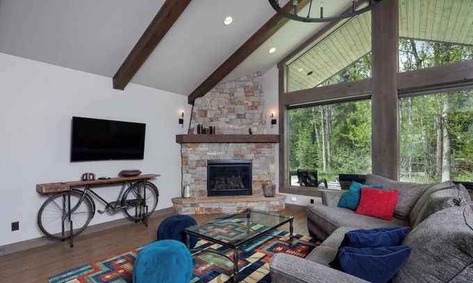 Whitefish Apartment | Elegant Nature Retreat | Designer Home + Kitchen, Spa, Trails & Lakefront Access