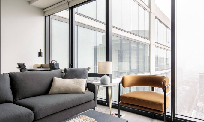 South Loop Apartment | Elegant South Loop 1BR w/Pool, BBQ & Gym, nr Grant Park, by Blueground