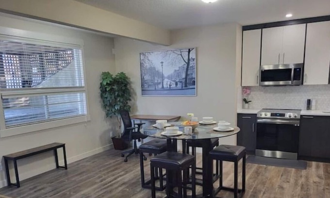 Sage Hill Apartment | Elegant & Spacious 2bdrm - Prime NW YYC Location, close to airport and mountains
