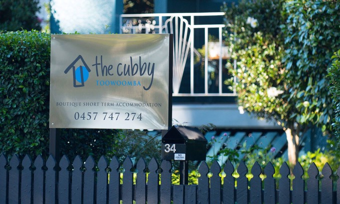 East Toowoomba House | Elegant & Spacious Art Deco Residence in Picturesque East Toowoomba