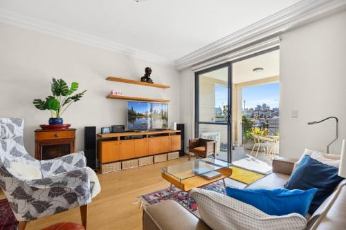 Balmain Apartment | Elegant Stay in Balmain with Pool Access