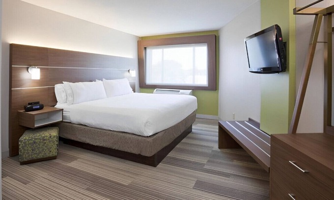 Golden Valley House | Elegant Suite! Designed for Your Comfort!