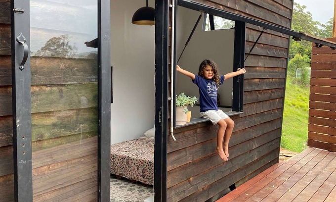 Valla Cabin | Elegant Tiny Home in Valla. Coastal Food Forest. Only 5 mins to beach & cafes.