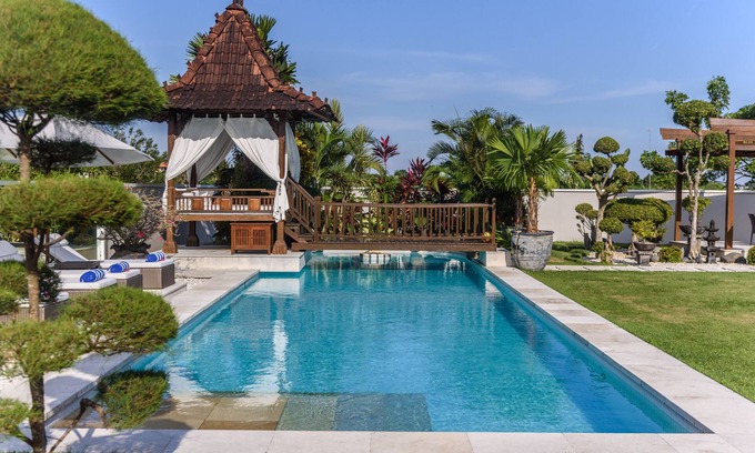 Babakan Villa | Elegant Villa 4 bedrooms and bathrooms overlooking the rice fields