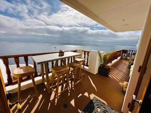 Avalon Villa | Elegant Villa W Wrap-around Balcony & Shared Pool