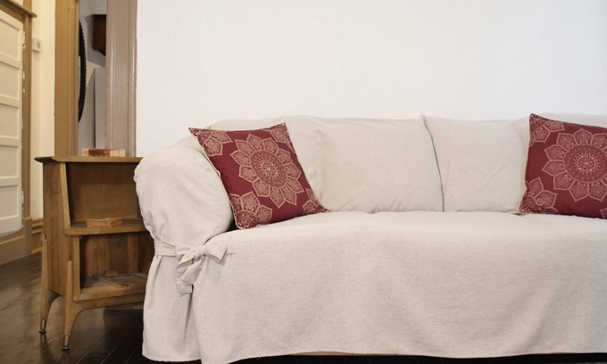 Old East Dallas Apartment | Elegant Vintage-Style Apartment within a Historical Building