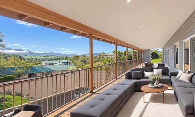 Kamuela House | Elegant Waimea Escape