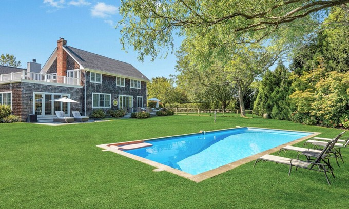 Bridgehampton House | Elegant Water Mill retreat with heated pool, terraces, and timeless.