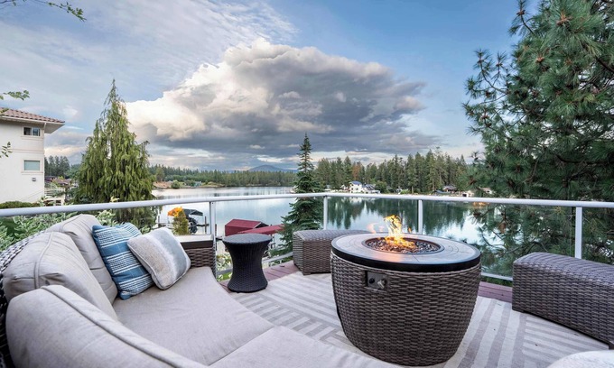 Post Falls House | Elegant Waterfront Retreat | Dock, Deck & Spa Bath