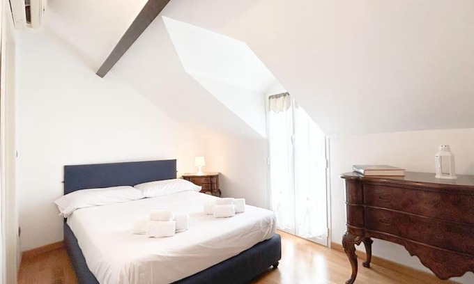 Savona Apartment | [Elegante mansarda] 300mt dal mare - Centro - WiFi
