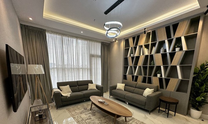 Riyadh Apartment | Elegantly decorated 2 bed 3 bath luxury apartment within 5 min walk to Starbucks
