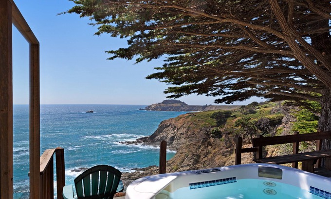 Gualala House | Elegantly updated home w/deck, fire pit, & private hot tub overlooking the ocean