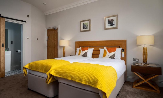 Wakefield Hotel | Elephant and Castle