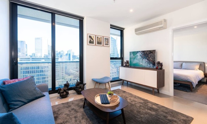 Melbourne Central Business District Apartment | Elevated Elegance in the Citys Chic Paris End
