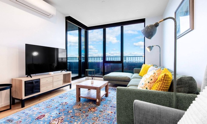 Heidelberg Heights Apartment | Elevated Escape - 2BR w Gym & Rooftop Spa