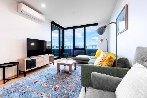 Heidelberg Heights Apartment | Elevated Escape - 2BR w Gym & Rooftop Spa