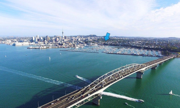 Auckland Central Business District Apartment | Elevated Suntrap with Carpark