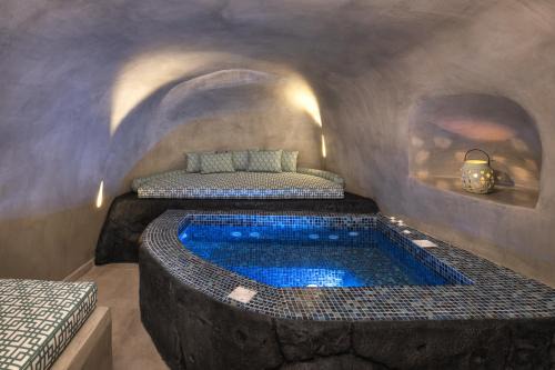 Messaria Apartment | Elia 2 bedroom cavehouse with indoor jacuzzi