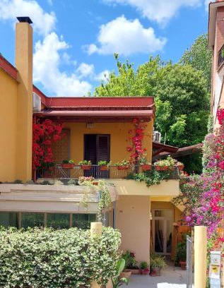 Zona LIII Tomba di Nerone Apartment | Elisa e Carla House Beautiful apartments on the Cassia