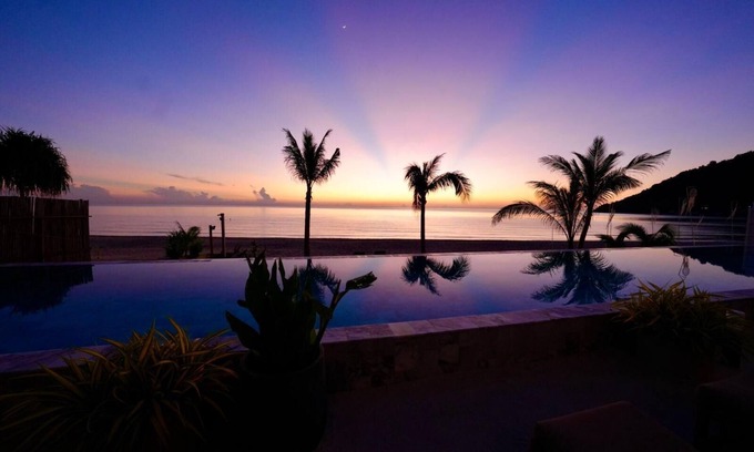 Khanom Hotel | Elite Atoll Beachfront Hotel