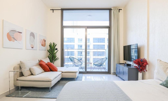 Jebel Ali Apartment | Elite LUX Holiday Homes - Modern Studio in Arjan, Dubai