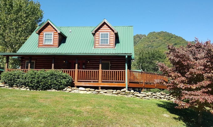 Maggie Valley Cabin | Elk Horn Ridge is a lovely log home, accommodates 6, WiFi, AC, easy access.