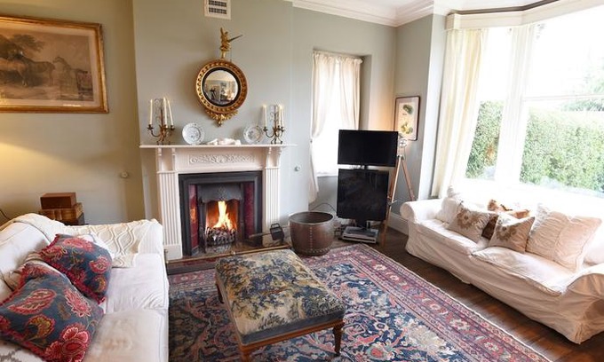 Castle Cary Bed & Breakfast | Ellesmere House