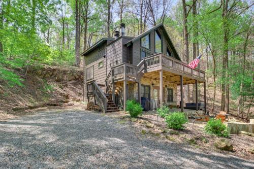 Walnut Mountain House | Ellijay Cabin 7 Mi to Dtwn Hot Tub and Mtn Views