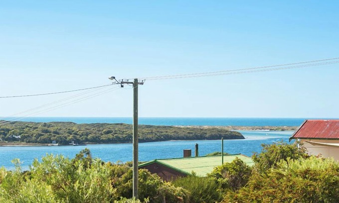 Augusta House | Ellis Street Studio - you can see right out over the river to the ocean - Ellis Street Studio - views over the river