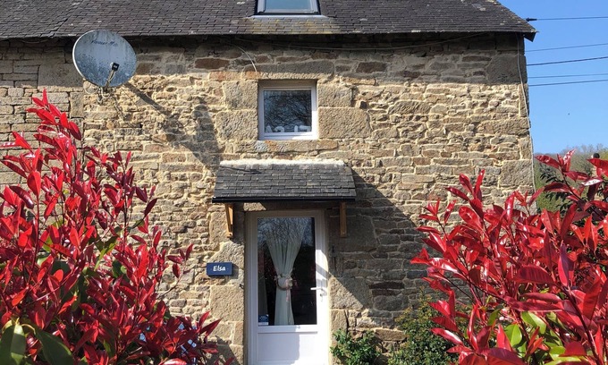 Ploerdut Cottage | Elsa Cottage - charming cottage - private garden, shared pool, fabulous grounds