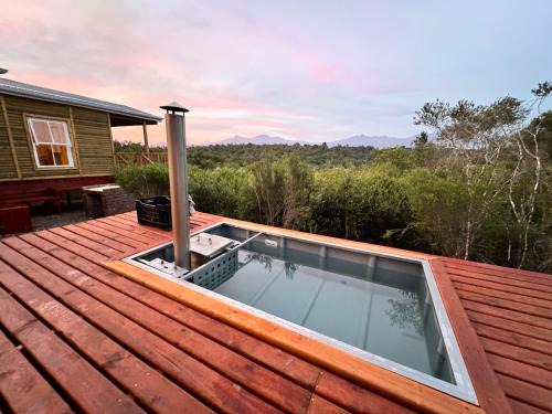 Knysna Villa | ElSueño Mountain Retreat with hot tub and indoor fire place