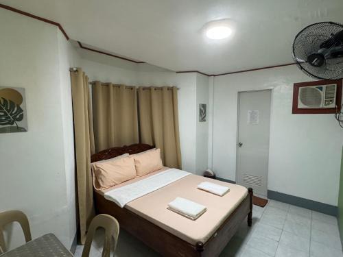 Coron Town Proper House | Em's Homestay
