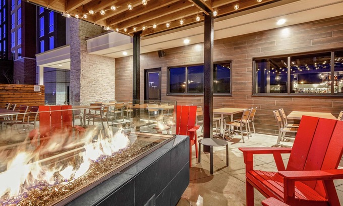 Jonesboro Hotel | Embassy Suites by Hilton Jonesboro Red Wolf Convention Center