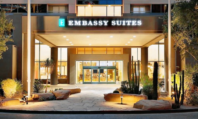 Encanto Hotel | Embassy Suites by Hilton Phoenix Downtown North