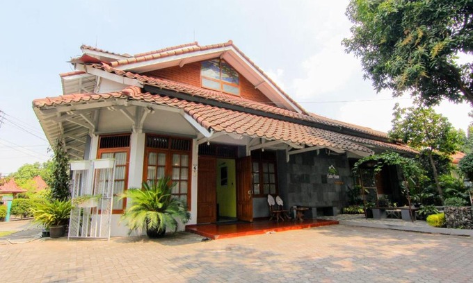 Catur Tunggal House | Embe Enem Homestay